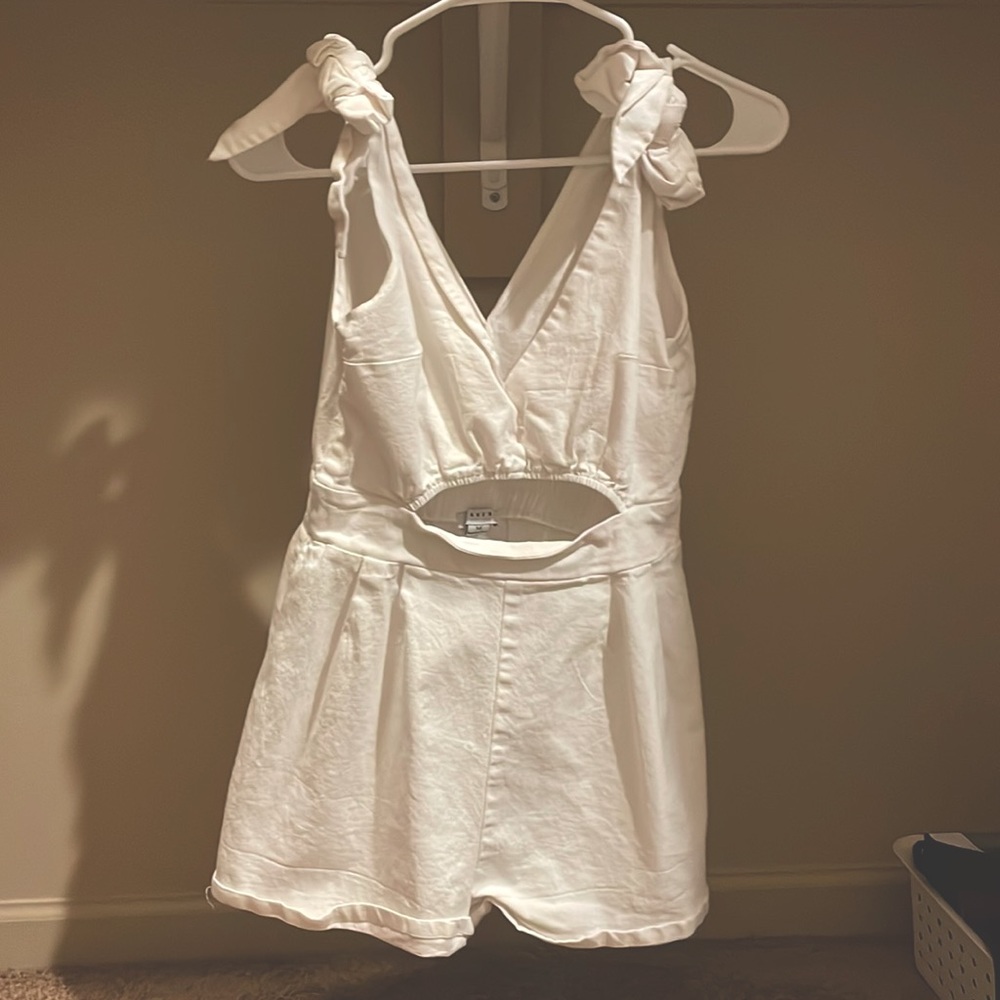 White Keyhole Reversible Romper - Size M, Brand: Faveux